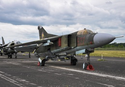 2010-06-13 12-04-44- original - LW Museum Gatow -Mikojan MiG-23