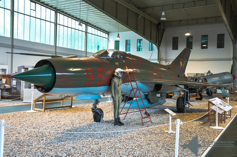 2010-06-13 12-24-33- original - LW Museum Gatow - Mikojan MiG21 PFM.jpg