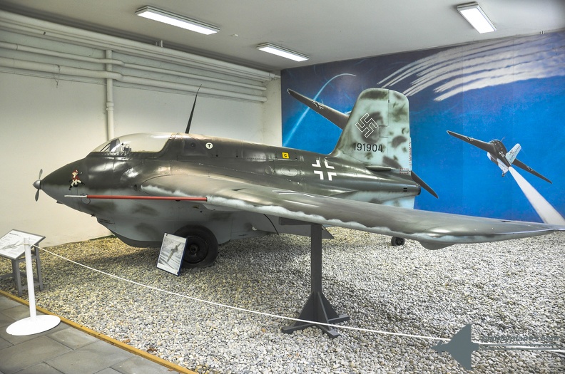2010-06-13 12-36-40- original - LW Museum Gatow -Messerschmitte Me-163.jpg