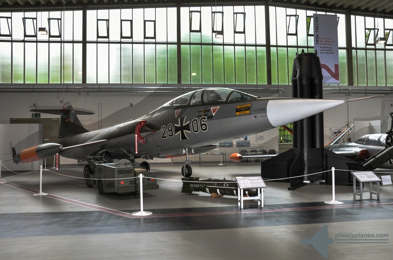 2010-06-13 14-02-36- original - LW Museum Gatow - Lockheed TF-104G.jpg