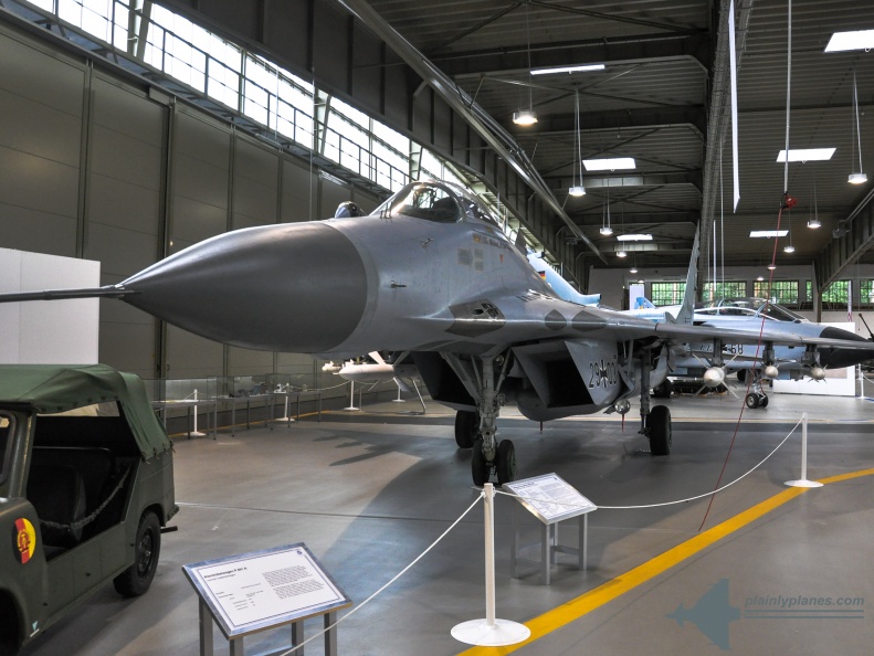 2010-06-13 14-11-48- original - LW Museum Gatow - Mikojan MiG-29